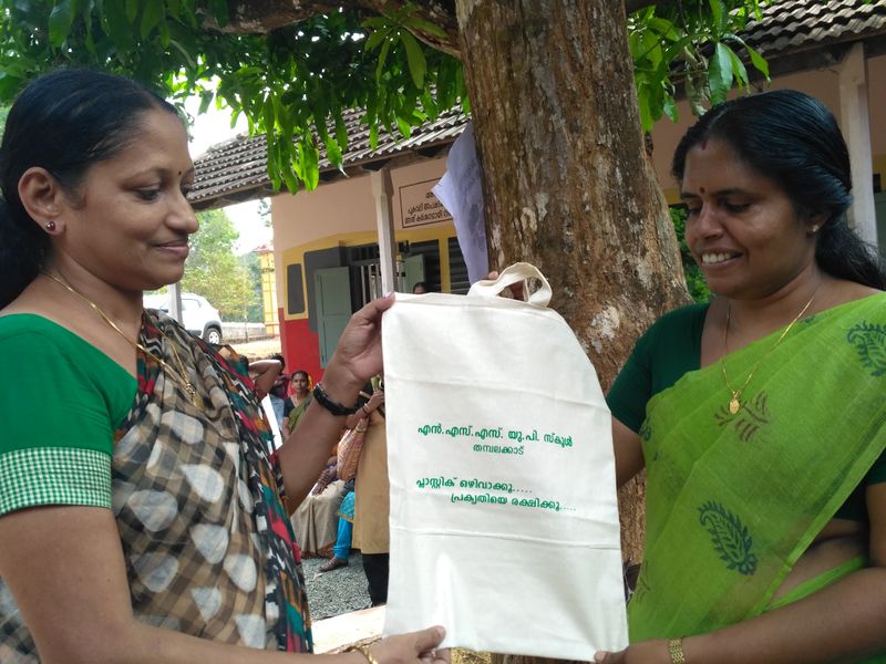 പ്രമാണം:Nature friendly bag distribution.jpg