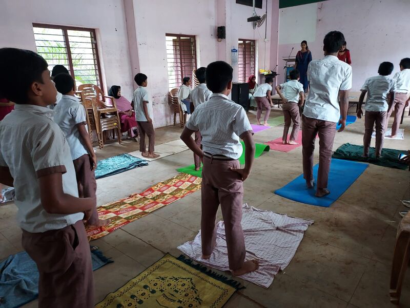 പ്രമാണം:18133-2023-24 Yoga day2.jpg