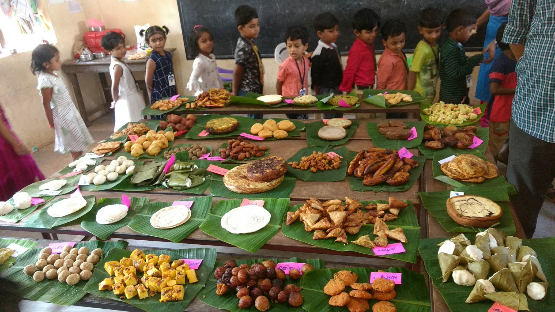 സ്കൂൾ ഭക്ഷ്യമേള- സ്നേഹത്തിൽ പൊതിഞ്ഞ-നാടൻ പലഹാരങ്ങൾ