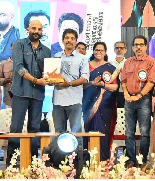 പ്രമാണം:VibeAward.jpeg