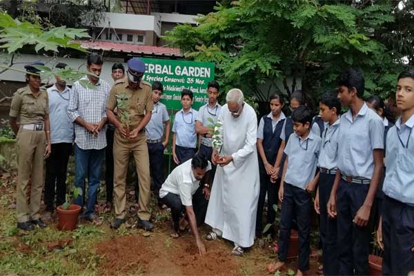 പ്രമാണം:H G.jpg