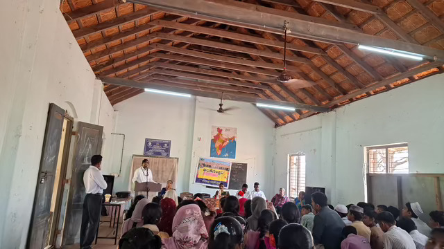 പ്രമാണം:11017 DDEVISIT.jpg