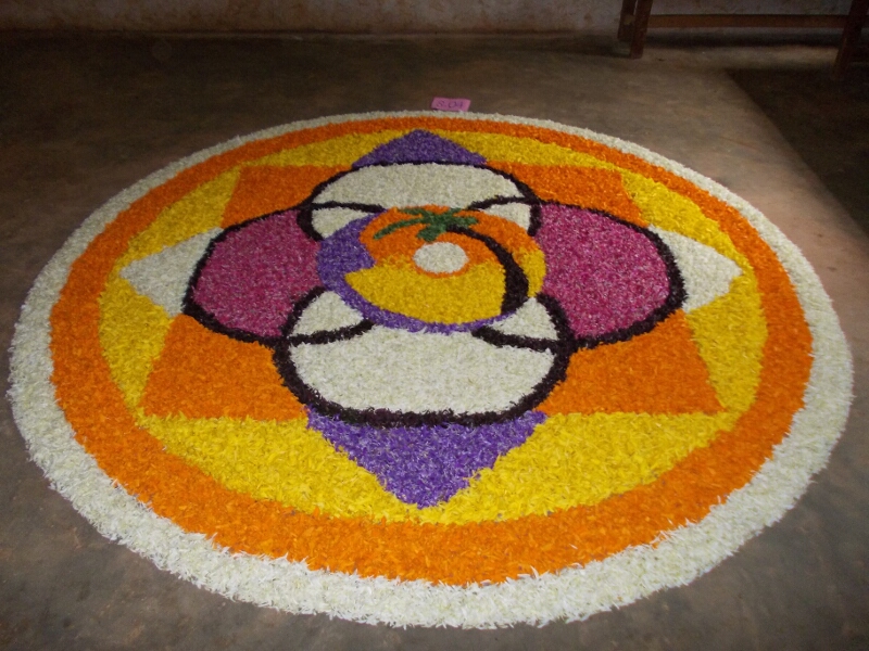 പ്രമാണം:13121 onam 2013 9a.jpg