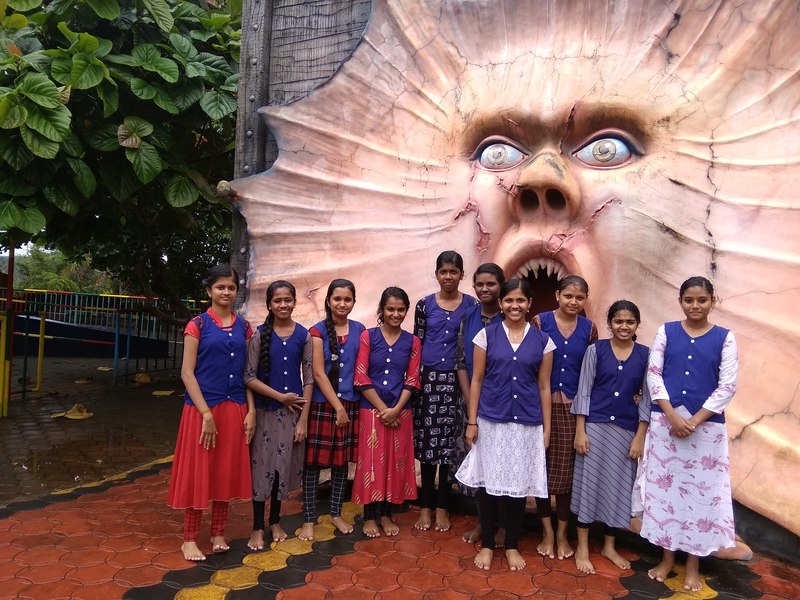 പ്രമാണം:21001 tour 2.jpg