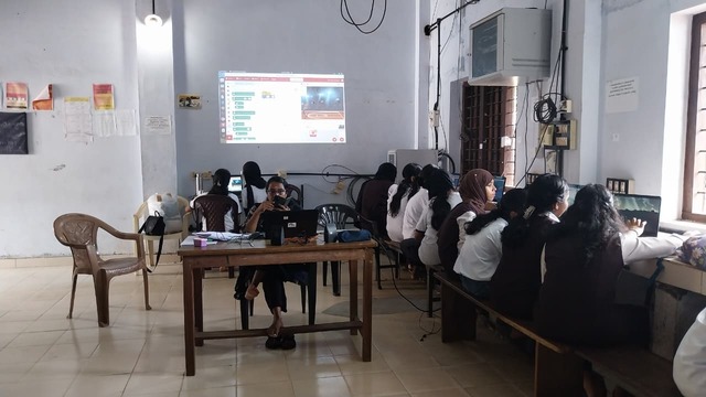 പ്രമാണം:23014 lkcamp3.jpg