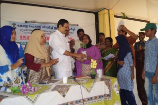 പ്രമാണം:4Grihanadhanoru chandanam Grihanadhakorasoka.jpg