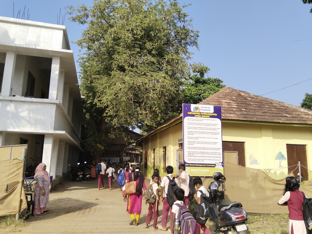 സ്കൂൾ കവാടം