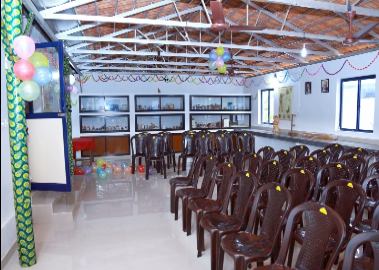 പ്രമാണം:Science labcmc.png