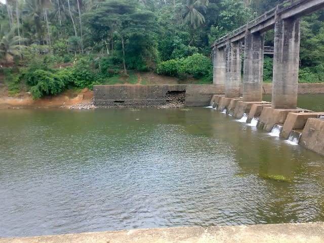 പ്രമാണം:18466-ummathur chek dam.jpeg