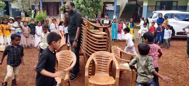 ഒന്ന്, രണ്ട് ക്ലാസിലെ കുട്ടികളുടെ കസേരകളി