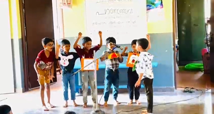 പ്രമാണം:13629 KNR-paddanolsavam4.jpg