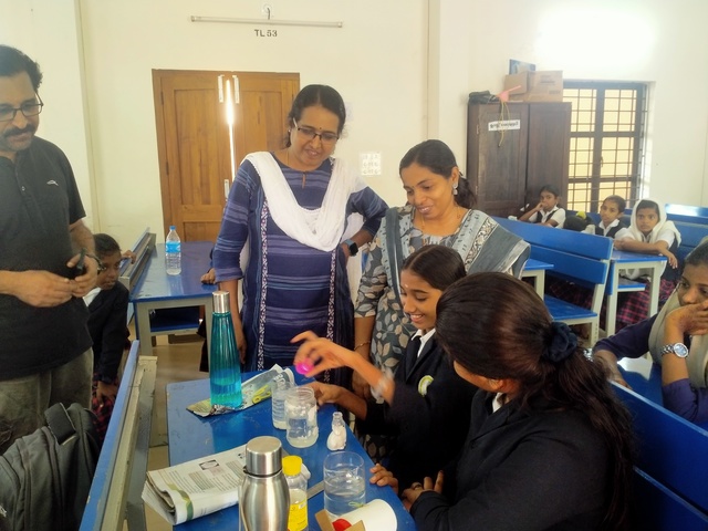 പ്രമാണം:17037-hightech-experiments3.jpg