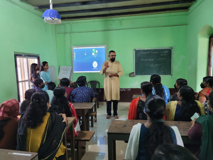 പ്രമാണം:23064-TSR-LKCS22-3 - Ramya p g.jpg