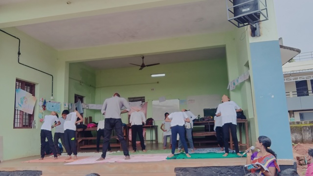 പ്രമാണം:19856-yoga3.jpg