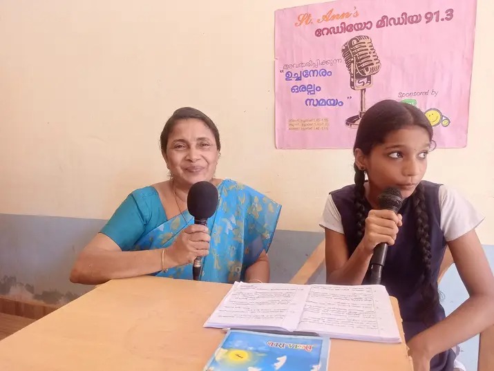 പ്രമാണം:12354 St Ann's AUPS Nileshwar Radio.jpg