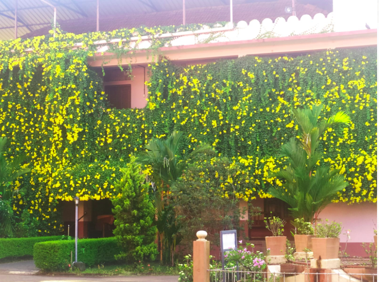 പ്രമാണം:08060 SRKMADAM.png