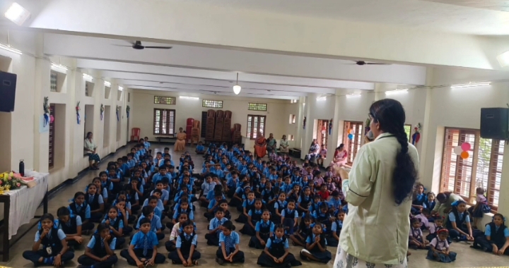 പ്രമാണം:26337-ekm-lahari new.jpg