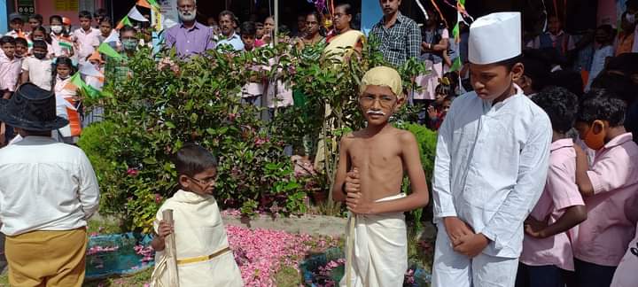 പ്രമാണം:42341-independence day5.jpg