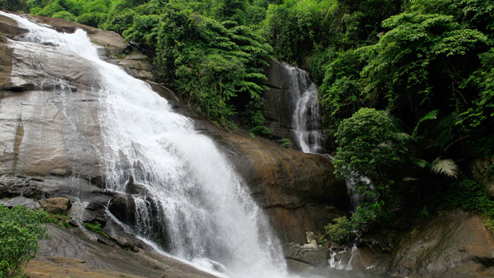 പ്രമാണം:47085Thusharagiri waterfalls kozhikode20131031122022 269 1.jpg