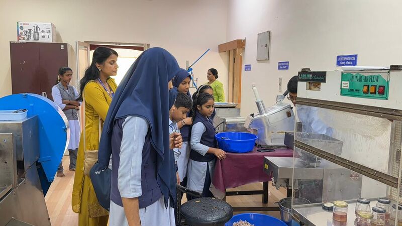 പ്രമാണം:11469 cpcri.jpg