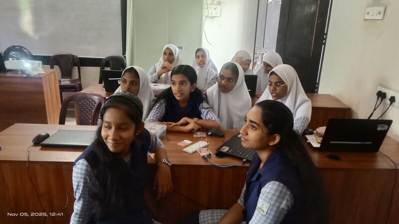 പ്രമാണം:19868-R0b0tic class- batch 2024-27.jpg