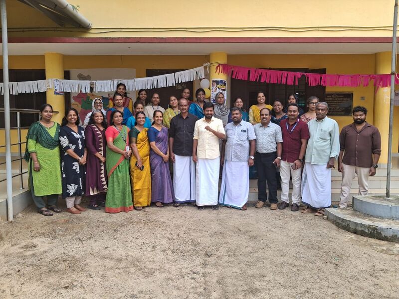പ്രമാണം:23078 visit minister.jpg