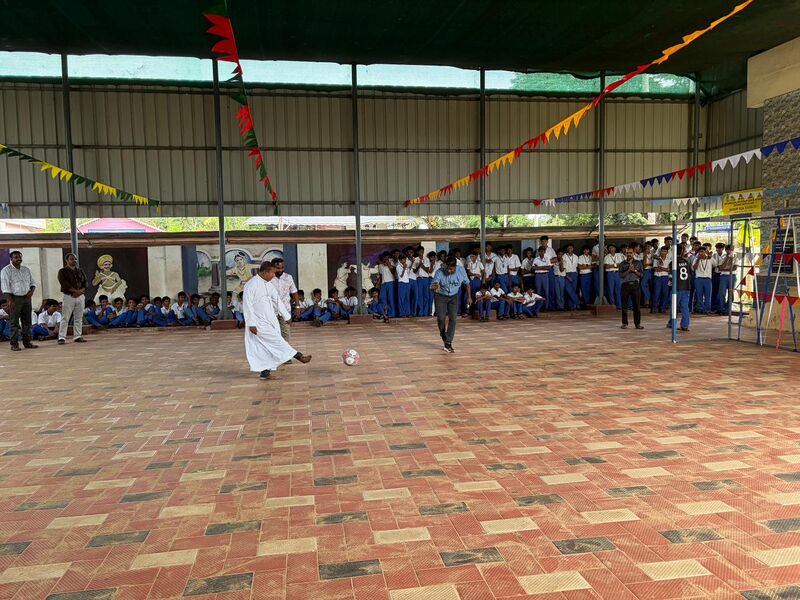 പ്രമാണം:35052 kickoff 26 4.jpeg