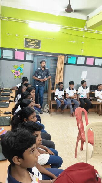 പ്രമാണം:42025 School Camp 2.jpeg