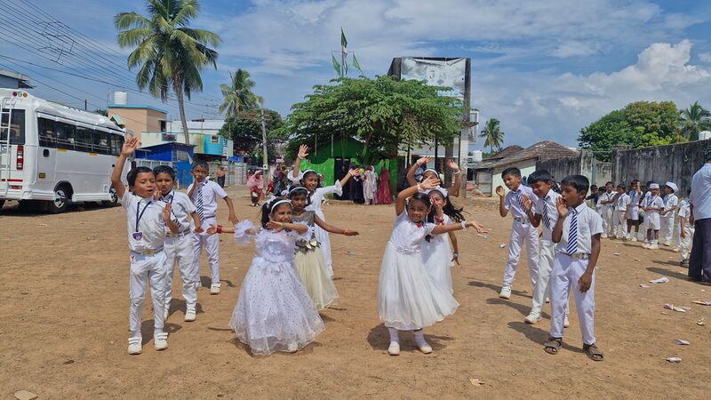 പ്രമാണം:44223 shishu pro 2.jpg