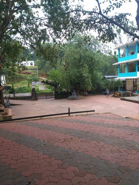 പ്രമാണം:47340 courtyard.jpeg