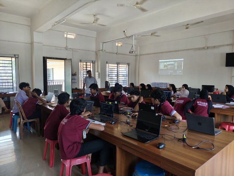 പ്രമാണം:48106 Remedial Class Little Kites2024-27.jpg