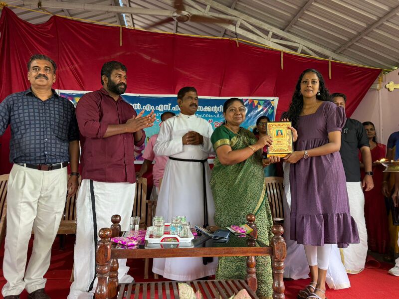 പ്രമാണം:BS TVM 44066 120c.jpeg