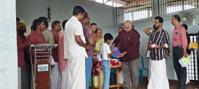 പ്രമാണം:13028 Pravesanolsavam3.jpg