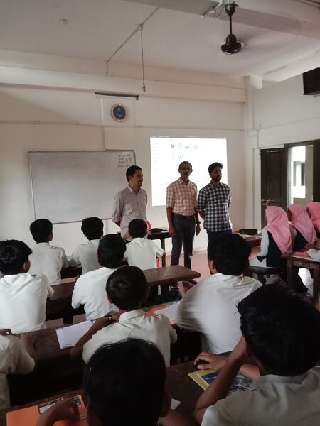 പ്രമാണം:19009-ENGLISH HANDWRITING TRAINING.jpg