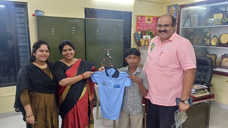 പ്രമാണം:21060 BSG TSHEIRT.jpg