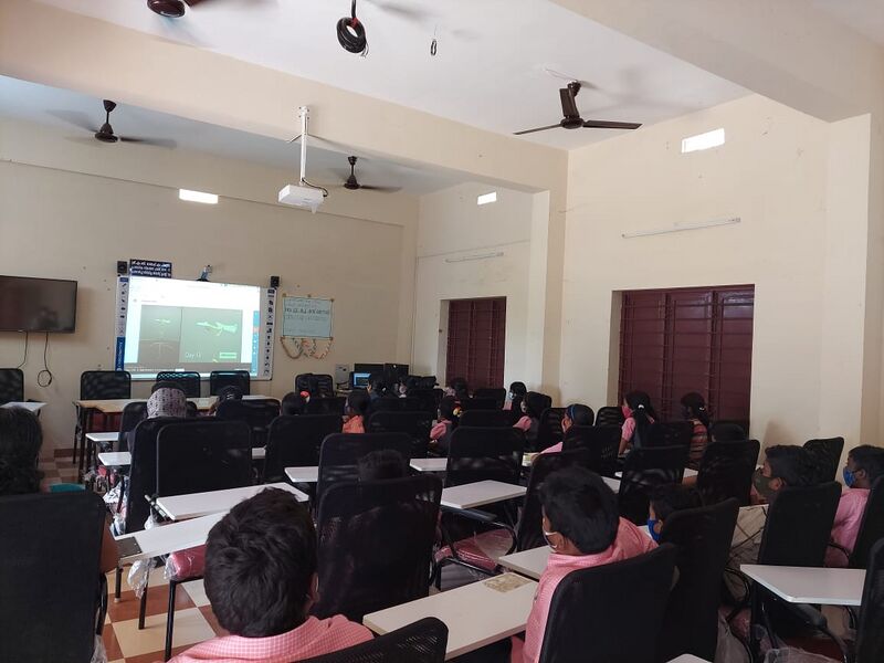 പ്രമാണം:21909 hitech class.jpg