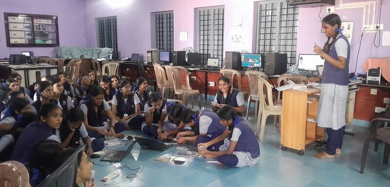 പ്രമാണം:22076 Robo training.jpg