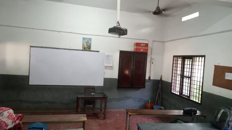 പ്രമാണം:23070 CLASS PROJECTOR.jpg