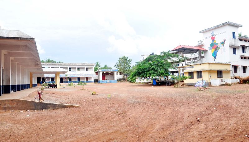 പ്രമാണം:24078-alameen hss.jpg