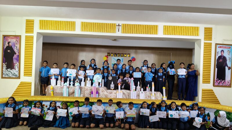 പ്രമാണം:26337 ekm-chandradinam.jpg