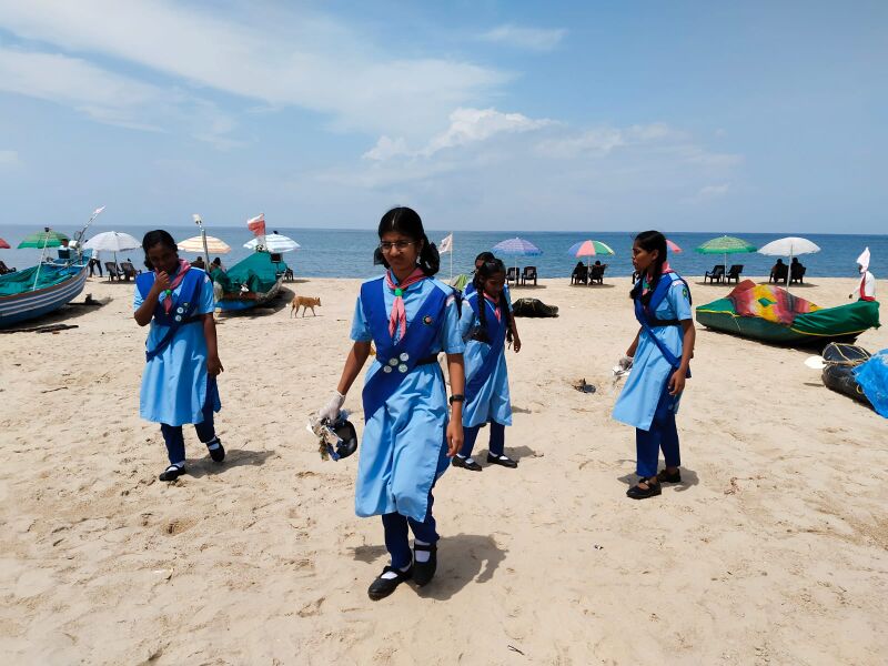 പ്രമാണം:34024 guiding beach.jpg