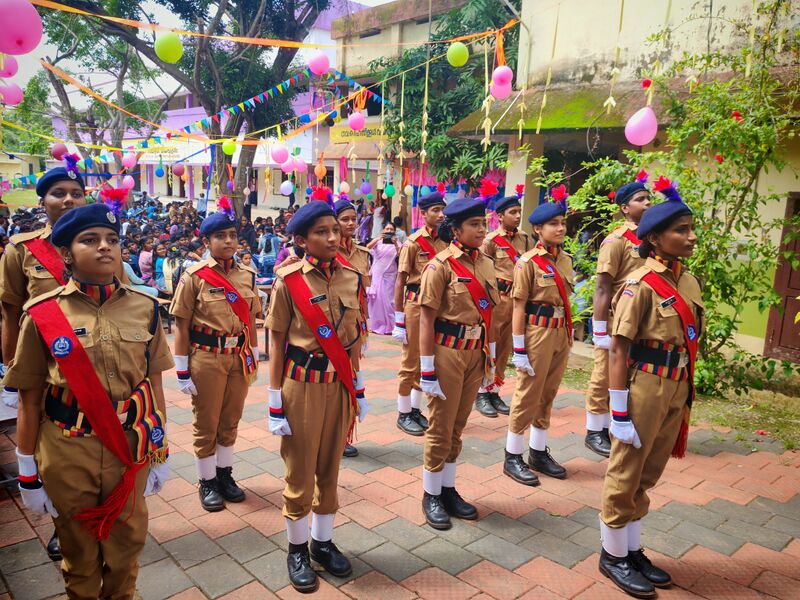 പ്രമാണം:35059-2025-26-SPC-Praveshanolsavam-2.jpg