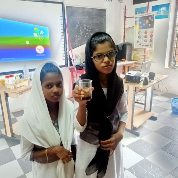 പ്രമാണം:43240 experiment.jpg