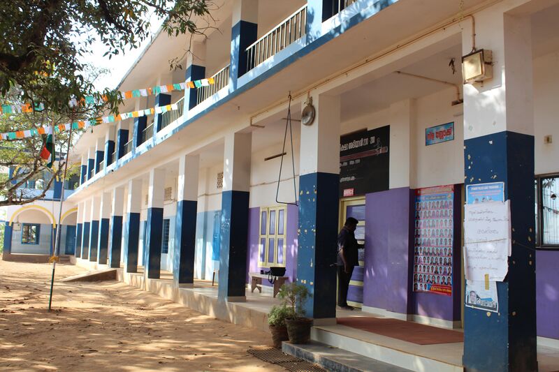 പ്രമാണം:Office Building.jpg