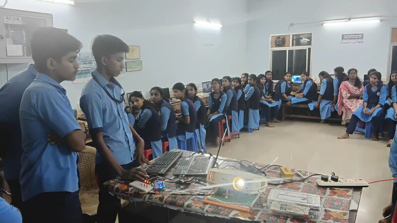 പ്രമാണം:Robo .jpg