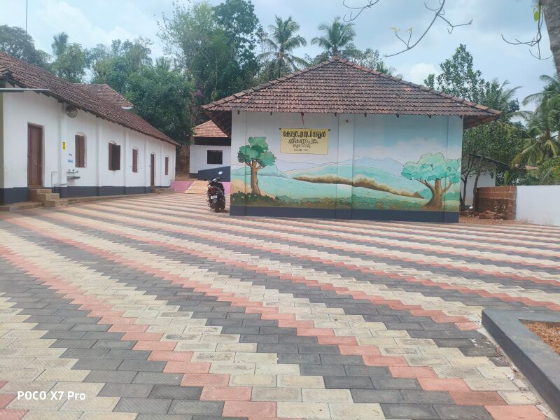 പ്രമാണം:13460 school picture.jpg