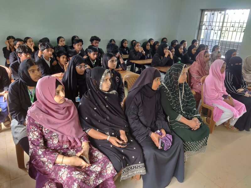 പ്രമാണം:15088 lk magazine24.jpg