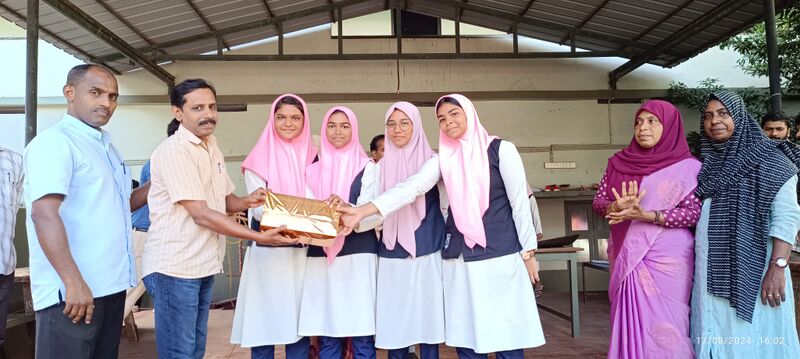 പ്രമാണം:19009-SS CLUB PRIZES.jpg