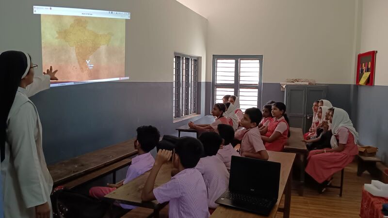 പ്രമാണം:22267 hiech classroom.jpg