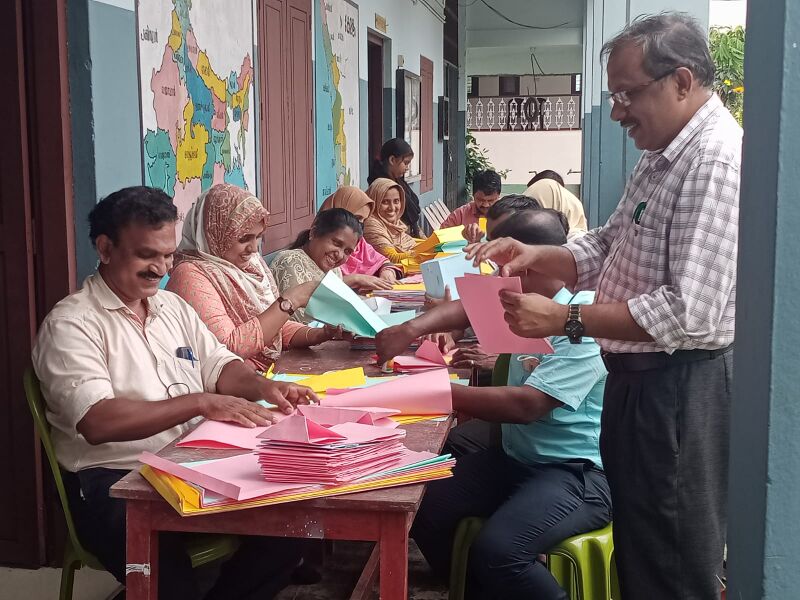 പ്രമാണം:47045-paper bag2.jpg